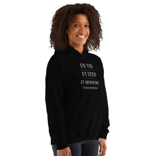 en tid et sted et menneske Hoodie
