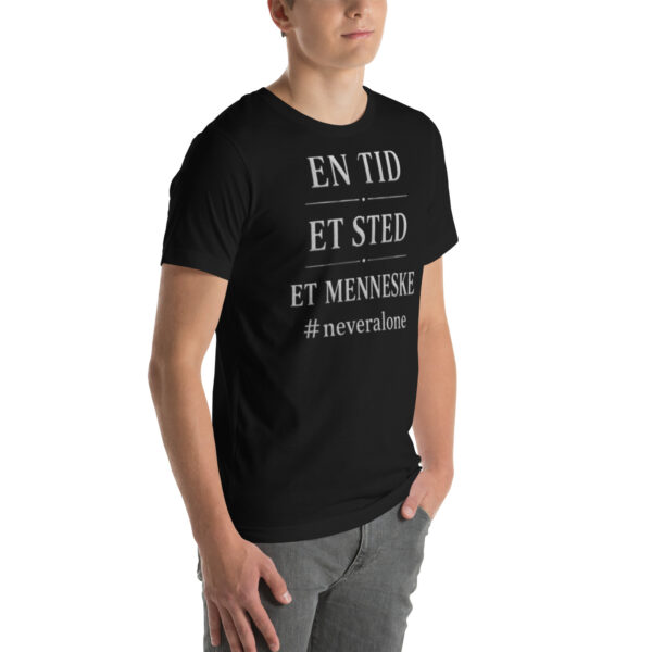 en tid et sted et menneske t-shirt