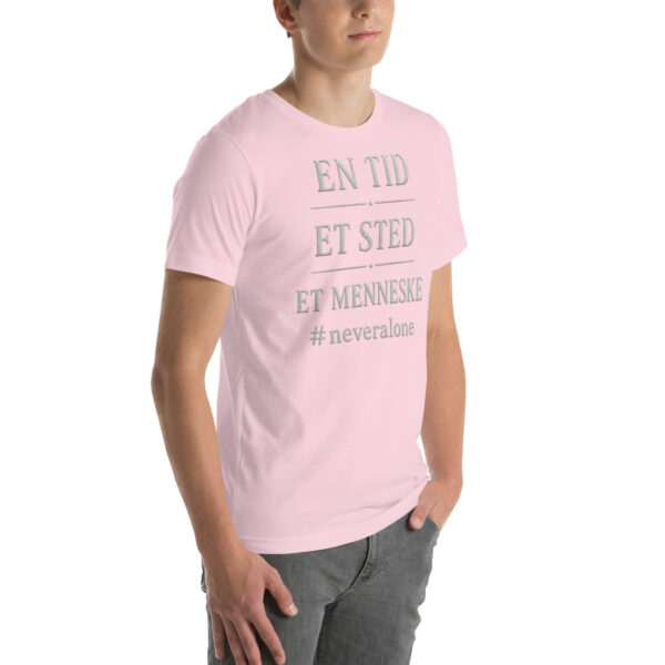 en tid et sted et menneske t-shirt
